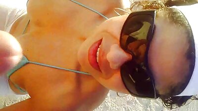 Siyah saçlı bir kadın sıcak ve seksi turk porno film yüksek çözünürlüklü masaj yaptırıyor