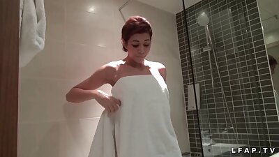 Boğucu turk porno film sarışın iyi asılı bir eşek ile tutkulu seks yapıyor